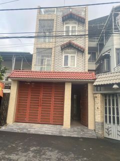 Bán nhà HXH Phú Hữu đường 885, DT 96m2 3 tầng, hẻm 5m, tiện ích đầy đủ, chợ, trường.